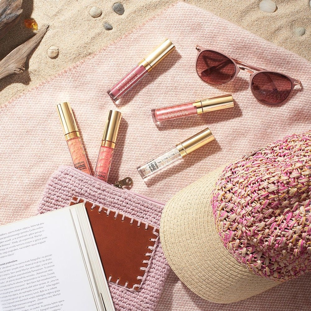 Lip gloss with a plumping and moisturizing effect - 2