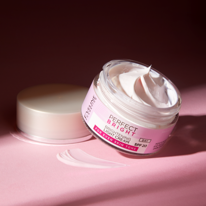 AUFHELLENDE LEICHTE CREME MIT LSF 20